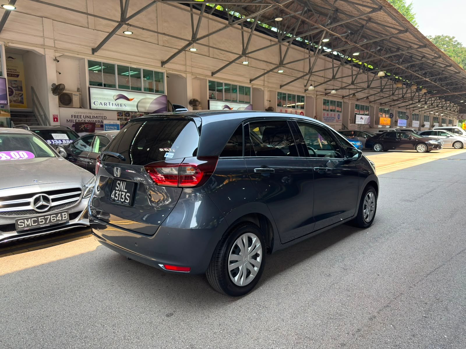 Honda Fit 1.3 Basic Sensing photo 2